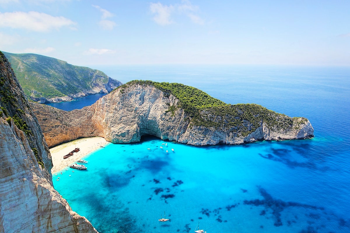 Zakynthos, una dintre cele mai impresionante insule din Grecia, te asteapta intr-o vacanta de vis. Iata cele mai importante atractii turistice
