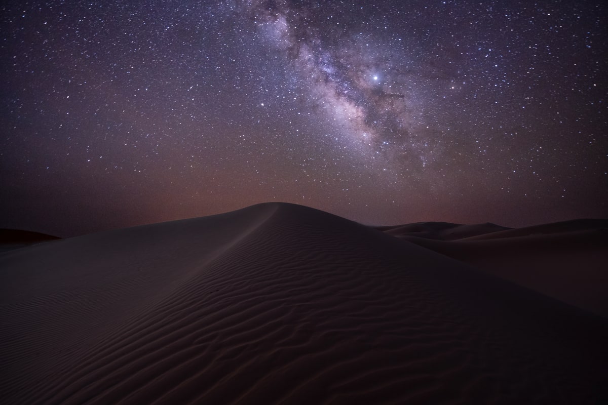 Noapte petrecuta in desert