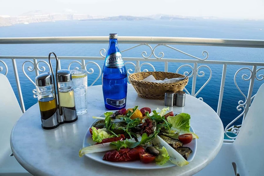 Unde sa stai in Santorini - top 10 hoteluri pentru o experienta greceasca autentica