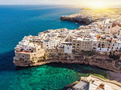 Puglia, bijuteria ascunsă a Italiei – de la orașe istorice și plaje spectaculoase, la trulli și orecchiette