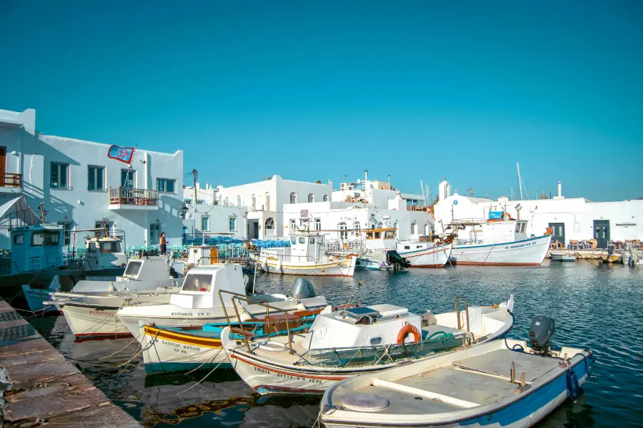 Paros: ghid pentru insula de care te vei îndrăgosti iremediabil