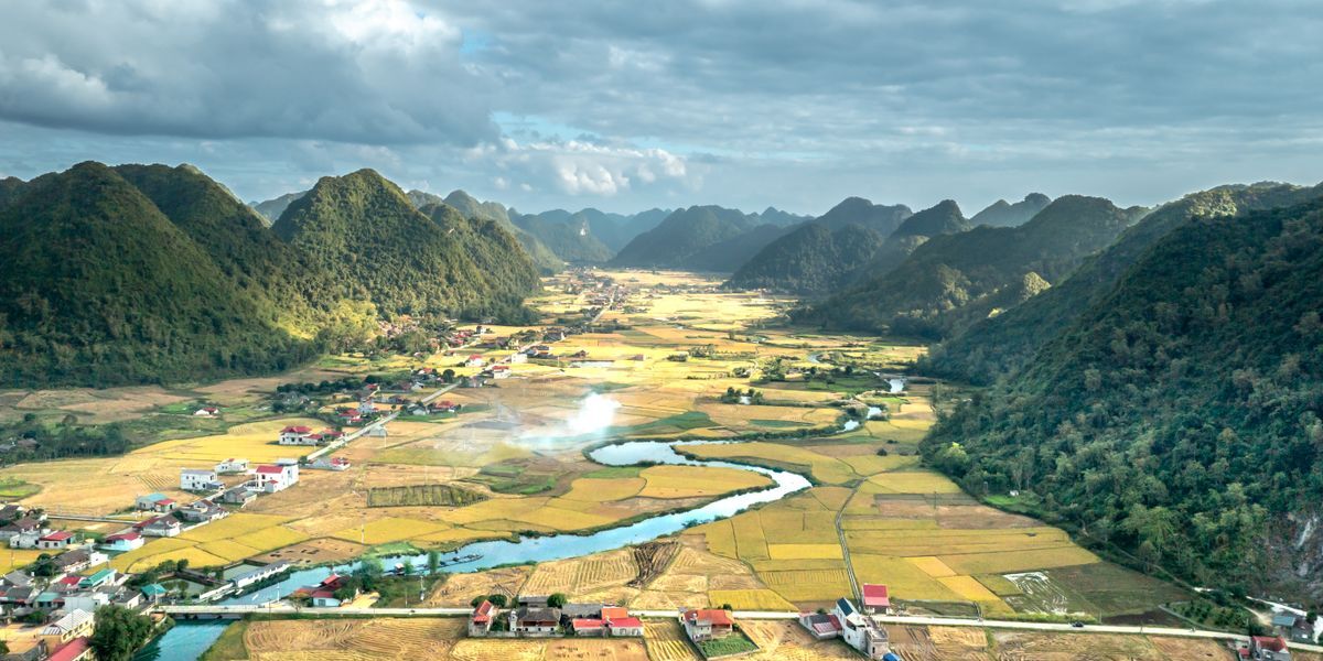 Descoperă Vietnamul: obiective turistice, orașe vibrante și peisaje spectaculoase