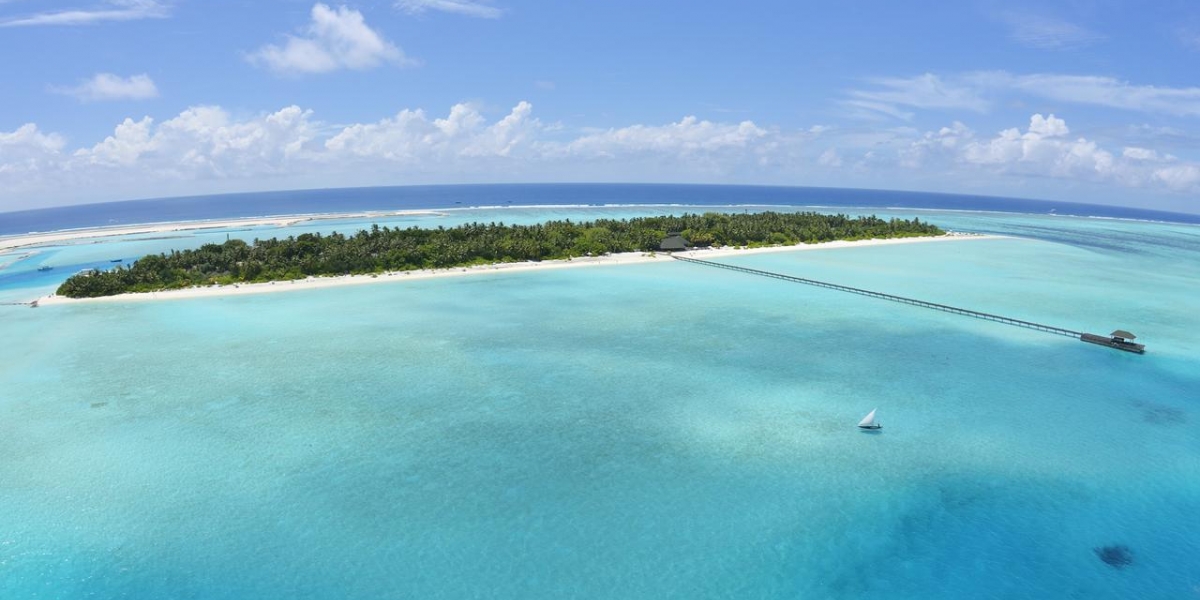 Pachet promo vacanta Holiday Island Resort Alif Dhaal Atoll Maldive