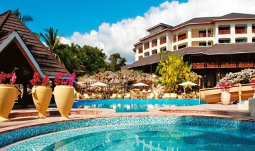 Diani Reef Beach Resort & Spa Mombasa Coasta de Sud Sejur si vacanta Oferta 2022 - 2023