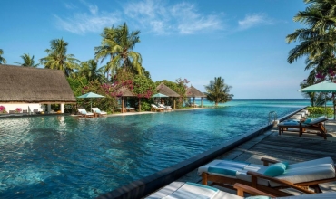 Four Seasons Resort Maldives at Landaa Giraavaru Maldive Baa Atoll Sejur si vacanta Oferta 2023