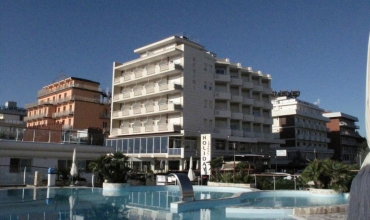 Hotel Benini Riviera Rimini Milano Marittima Sejur si vacanta Oferta 2022