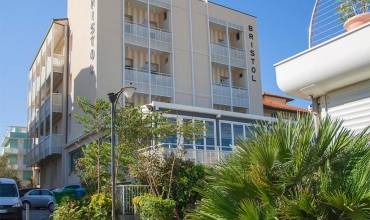 Hotel Bristol Riviera Rimini Cattolica Sejur si vacanta Oferta 2022 - 2023
