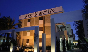 Hotel Majesty, 1, karpaten.ro